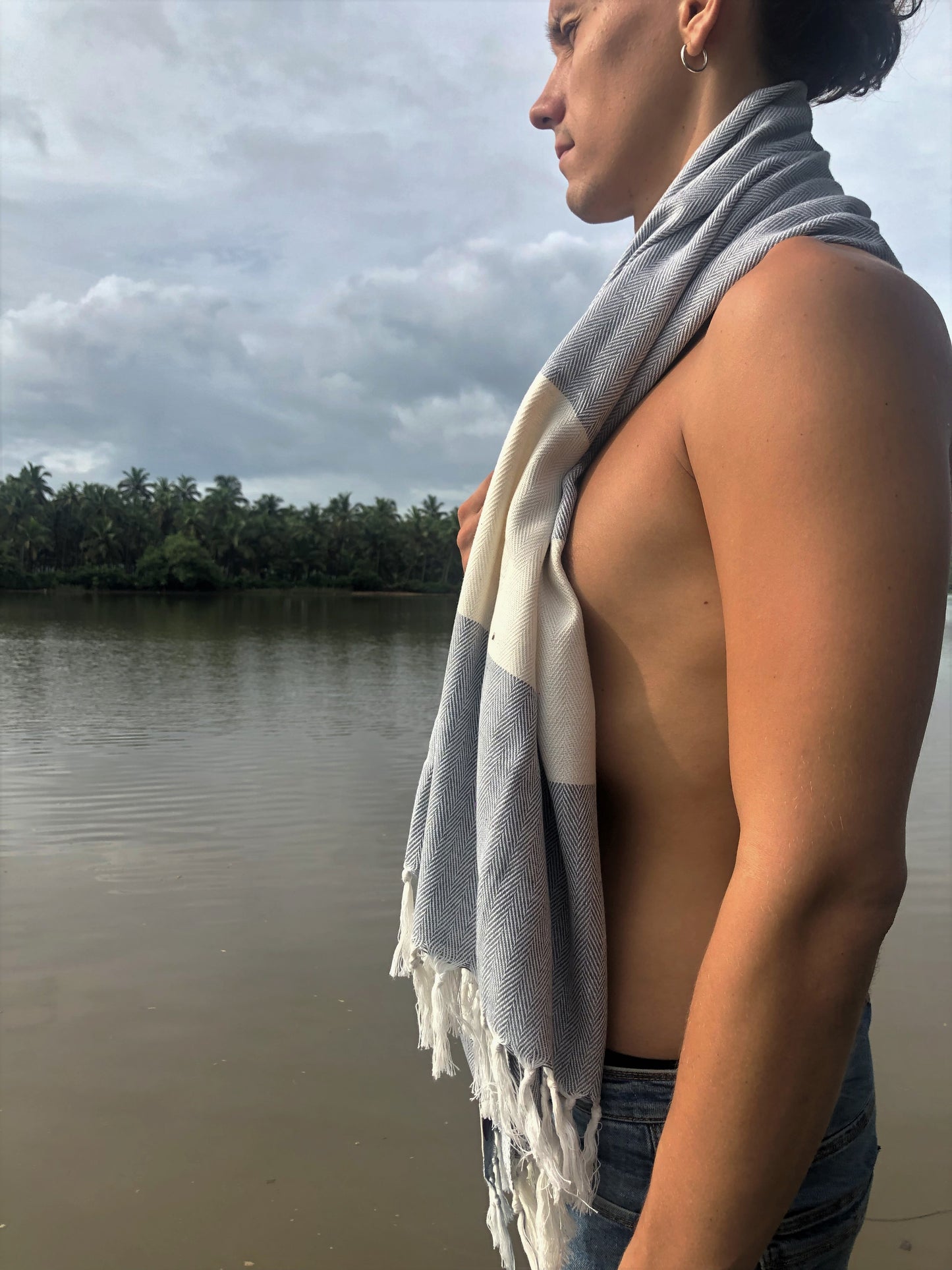 Vemgadam grey • Herbal-Dyed Yoga towel